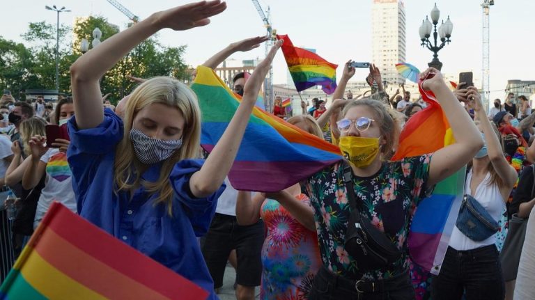 REVOLTĂTOR România riscă SĂ PIARDĂ banii europeni: Ursula von der Leyen vrea suspendarea fondurilor pentru ţările ce nu respectă drepturile persoanelor LGBTI