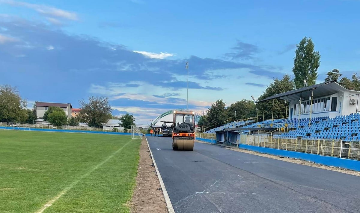 Pista de atletism de la Stadionului Municipal Lugoj a fost asfaltată!